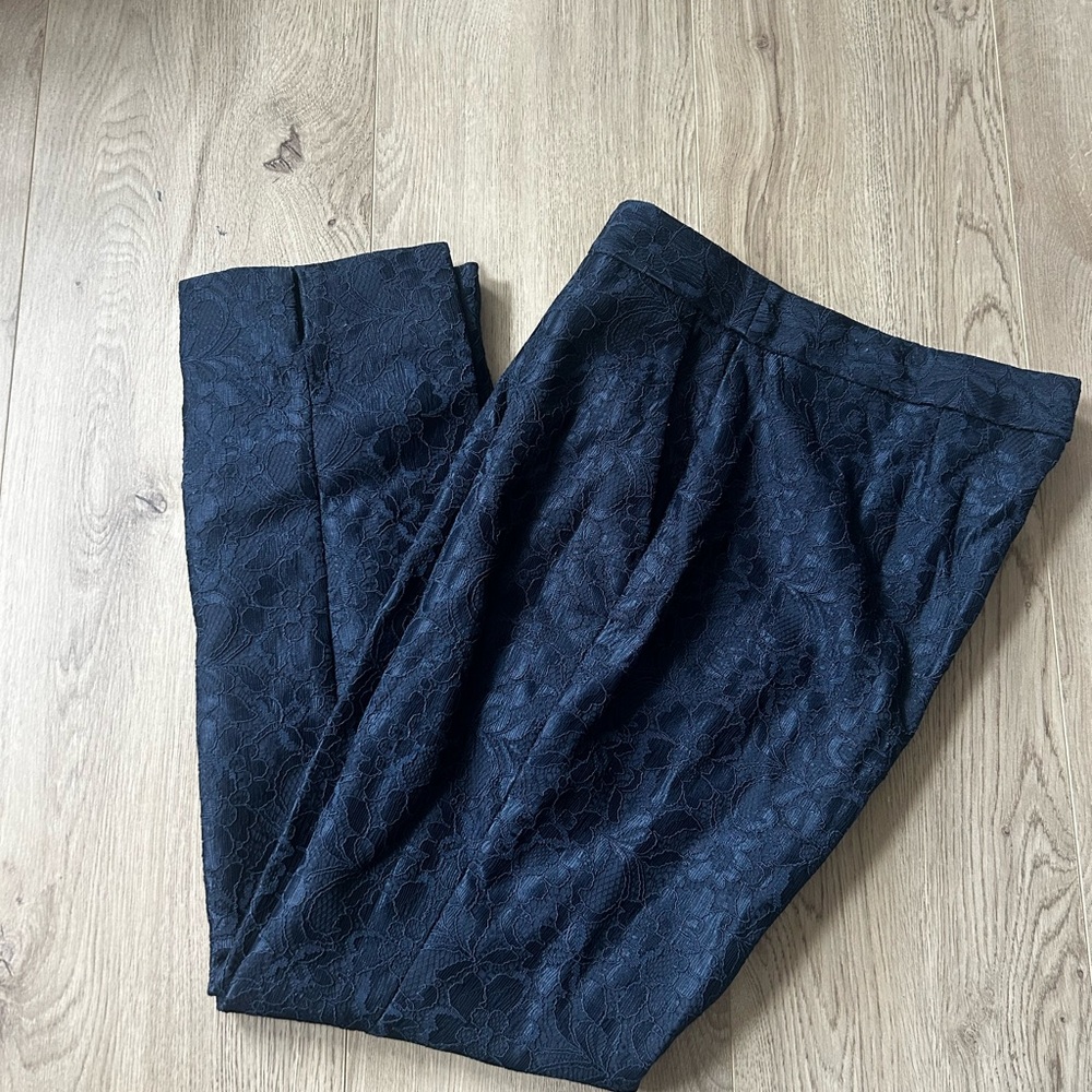 Banana Republic Navy Lace woman’s Dress Pants